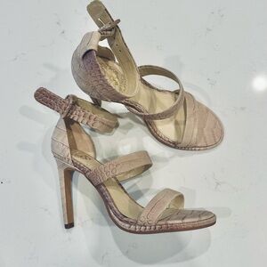 Vince camuto Bettinie Triple-strap Sandal heel size 7